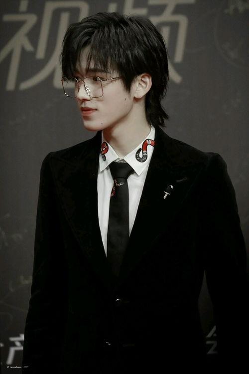 宋亚轩爆料团员视频,独家幕后花絮大公开  第1张